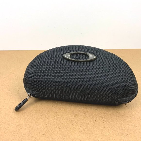 OAKLEY Zippered Sunglass Case - Picture 3 of 15